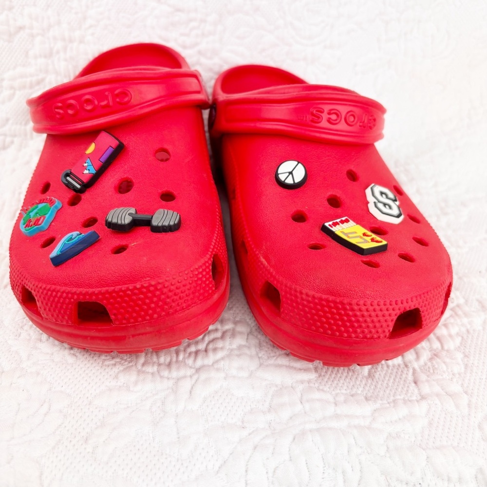 Red Crocs with Charms Size Women's 9 Men's 7 - Picture 3 of 8
